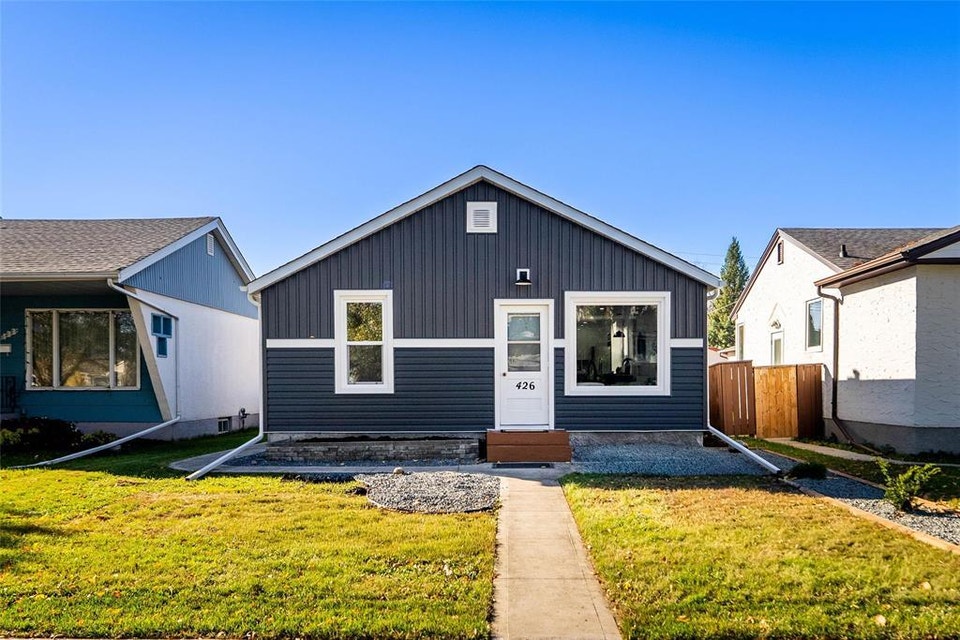 426 St Anthony Avenue Winnipeg, Manitoba | Houses for Sale | Winnipeg ...