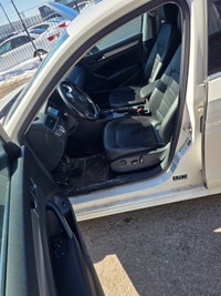 2015 Volkswagen Passat Year: 2015 Make: Volkswagen Model: Passat Mileage: 256,000 km Transmission: A... (image 4)