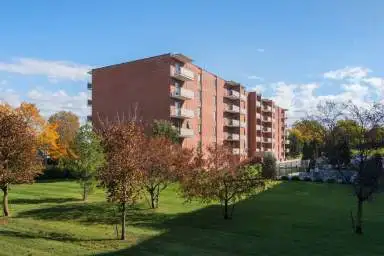 2 bedroom Penthouse Suite in Guelph in Long Term Rentals in Guelph - Image 5