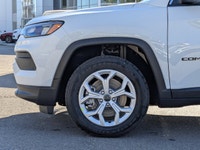 This Jeep Compass has a durable Intercooled Turbo Regular Unleaded I-4 2.0 L/122 engine powering thi... (image 8)