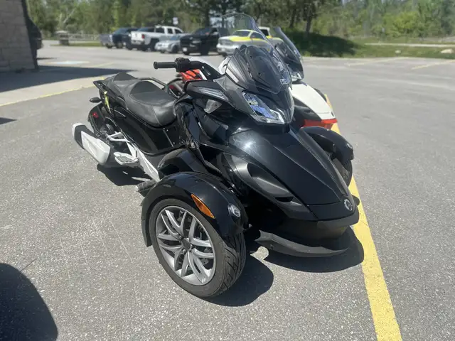 2015 Can-Am SPYDER ST in Street, Cruisers & Choppers in Kawartha Lakes - Image 2