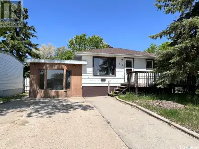 Excellent revenue property or starter home in Hillside. This 2 bedroom + 2 den home has a good locat...