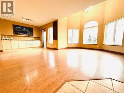 Experience elevated living in this stunning top-floor condo boasting panoramic, unobstructed mountai...