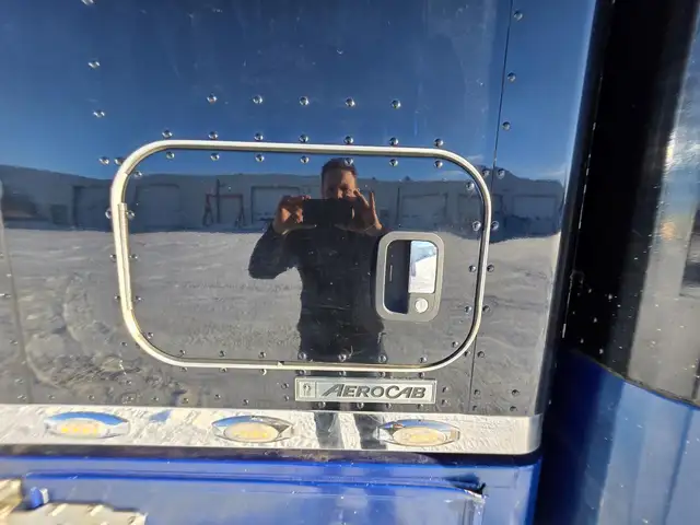 2013 KENWORTH W900 in Heavy Trucks in Saskatoon - Image 38