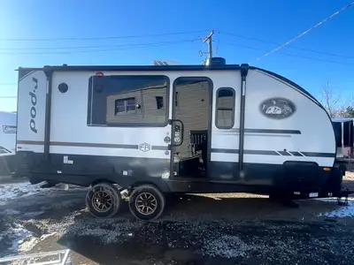 R-Pod RP-197 — Lightweight Towable • Big Comfort Layout The RP-197 blends easy towing with a smart,...