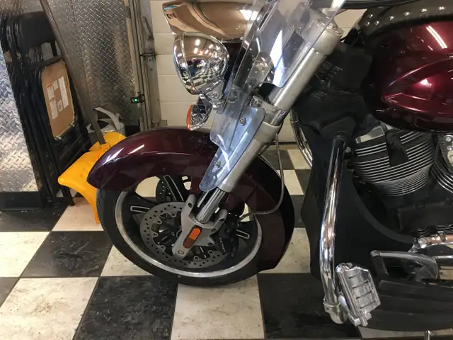 2010 Victory Cross Roads TOURER FOR SALE...$ 6,500. PLUS GST in Sport Touring in Calgary - Image 3