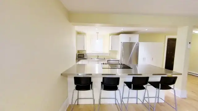 RENOVATED ONE BEDROOM IN BEAUTIFUL SOUTH END HERITAGE PROPERTY! in Long Term Rentals in City of Halifax - Image 6