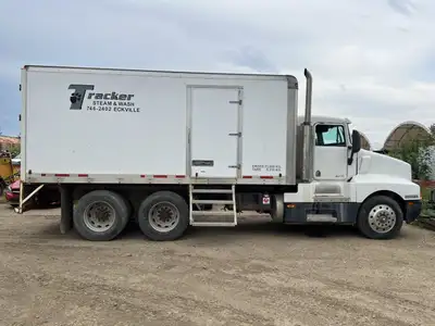 White Day Cab Cummins M11 6 Cylinder 10.8L Diesel Engine Positive Air Shutoff Engine Brake Eaton Ful...