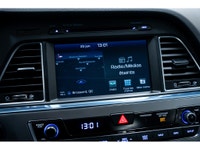 La Hyundai Sonata Plug-in Hybride 2017, présente sur le marché automobile canadien, se distingue par... (image 2)
