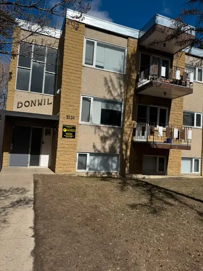 Cat Friendly! This quaint small residential building has 2 bedroom units recently renovated. These u...