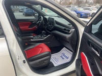 New Arrival. Beautiful XSE with RED interior! AWD and Loaded. 3.5L V6. Heated seats. navigation. car... (image 5)