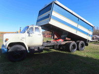 1978 GMC 6500 V8 Gas with 19' Grain Box with Roll Top and Hoist