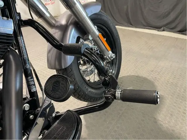 2015 Harley-Davidson Softail Slim CANADIAN HARLEY/STAGE ONE/VANC in Street, Cruisers & Choppers in North Bay - Image 10