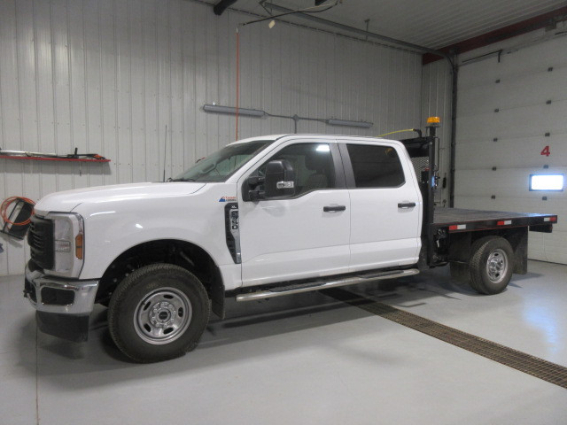 2025 F350 Crew Cab 4X4 Gas Deck Truck in Cars & Trucks in Edmonton
