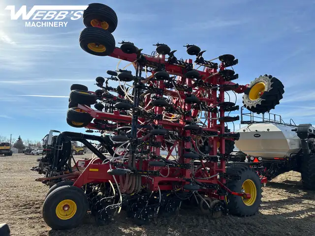 2022 Bourgault 3330-66HF/L9950  Air Seeder & Tank in Farming Equipment in Fort St. John - Image 4