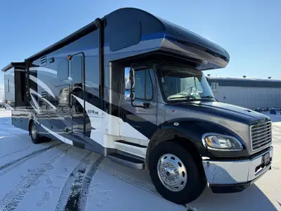 Superbe motorisé classe SUPER C Diesel génératrice auvent électrique grand rangement etc ...... We a...