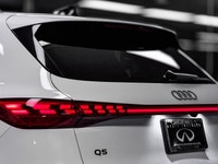 The 2025 Audi Q5 Progressiv marks the debut of the third-generation model, featuring a complete exte... (image 7)