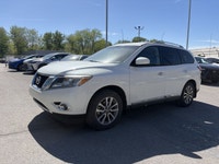 Le Nissan Pathfinder SL 2016 est un VUS spacieux et polyvalent, idéal pour les familles et les condu... (image 6)