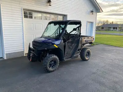 Super clean bike! Financing available! Blacked out alloy wheels, roof, front bumper, glass front win...