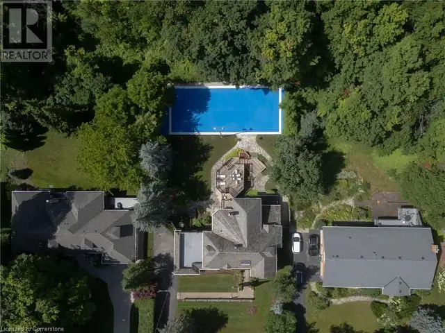 32 MAPLE HILL Drive Kitchener, Ontario in Houses for Sale in Kitchener / Waterloo - Image 5