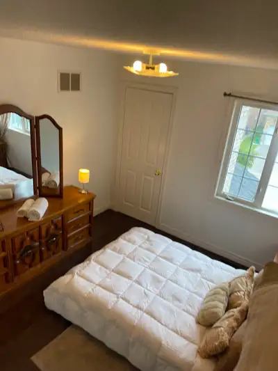 Beautiful Bright Sunny Room In A Large Clean Family Home in Milton! ** AVAILABLE NOW IN MILTON ** **...