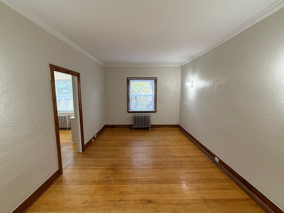 54 YOUNG - 1 BR - available Oct 1st 4