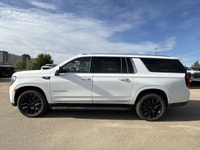 AMVIC Licensed Dealer * HD Surround Vision * Panoramic Sunroof * Second Row Heated Seats & Steering... (image 4)