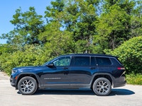 Memory Seat - Heated Seats Powerful 3.6L V-6 engine with 4x4 capability - Premium audio system with... (image 5)