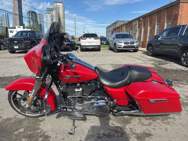 2023 Harley-Davidson Street Glide ~ STREET GLIDE ~ CANANDIAN ~ 1 in Sport Touring in City of Toronto - Image 3