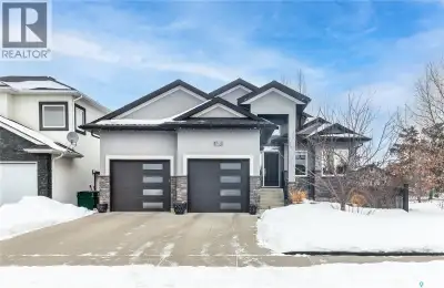 Beautiful Fully Finished 1,500 Sq. Ft. Bungalow Backing Green Space in Evergreen Welcome to this stu...