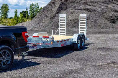 VEND: Remorque Cargo fermer 1 simple essieu ou 2 double essieux tandem fermée ferme pied enclosed tr...