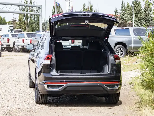 2020 Volkswagen Atlas Cross Sport Comfortline 2.0 Tsi in Cars & Trucks in Edmonton - Image 9
