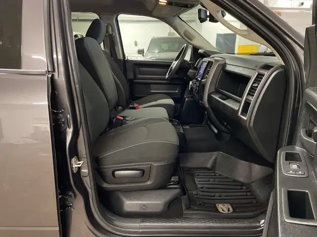 2023 Ram 1500 Classic Express 4x4 Crew Cab NIGHT PKG TOUCHSCREEN in Cars & Trucks in Calgary - Image 15