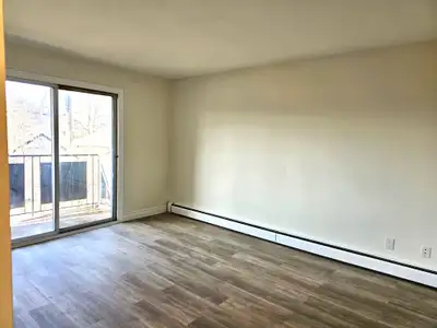 A low rise apartment building in beautiful Thorold. Close to the 406, many amenities as well as tran...