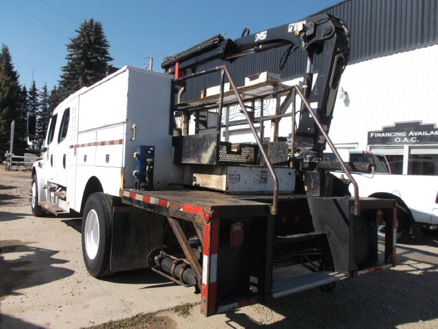 2005 FREIGHTLINER M2 S/A CC SERVICE TRUCK WITH CRANE in Heavy Trucks in Red Deer - Image 4