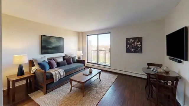 Bachelor Apartment Downtown