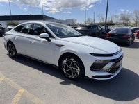 This ONE OWNER ACCIDENT FREE LOW KM Hyundai Sonata TREND comes fully loaded with a responsive and fu... (image 2)