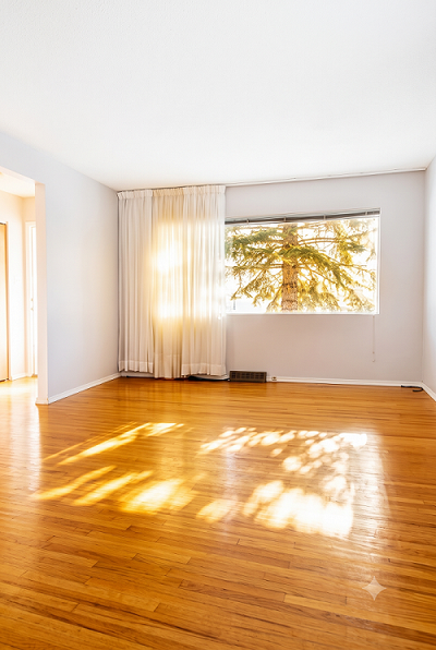 We offer a 3-bed, 1-bath main floor suite - Ready to move in immediately Address: 55 Hoeschen Cresce...