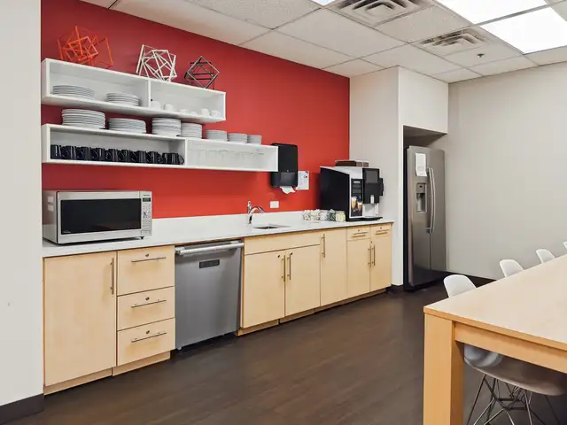 Office space for rent for 1 person in Glen Abbey in Commercial & Office Space for Rent in Oakville / Halton Region - Image 8