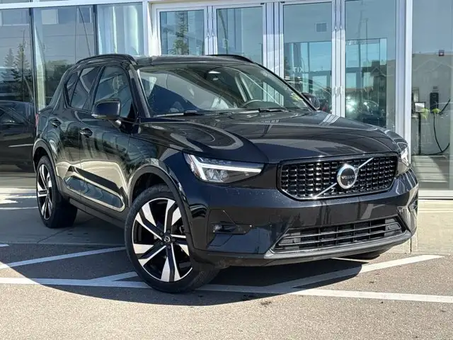 2025 Volvo XC40 Plus Dark Theme