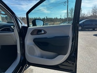 2024 CHRYSLER GRAND CARAVAN (image 9)