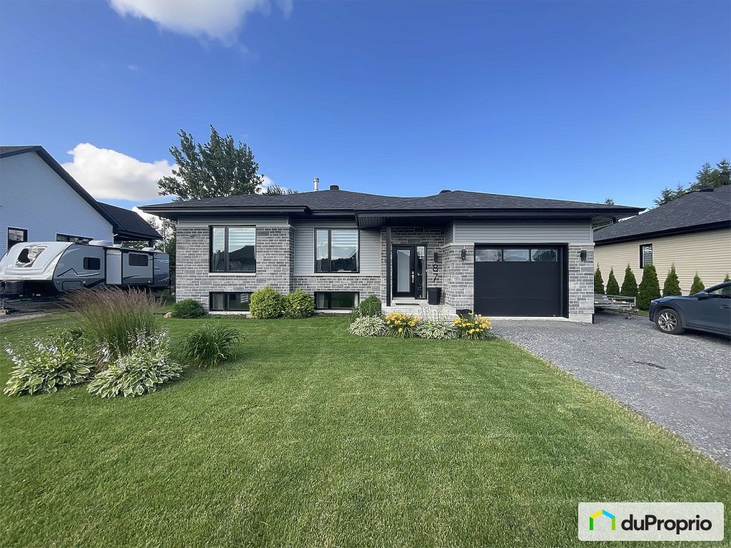 $779,000 - Bungalow for sale in Mont-St-Gregoire — photo 2
