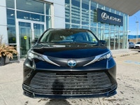 This 2024 Toyota Sienna LE AWD 8 Passenger makes an immediate impression curb side, with a highly sc... (image 4)