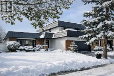 Welcome home to Lake Erie Way! Situated in the exclusive 'Estates area' of Lake Bonavista this home...