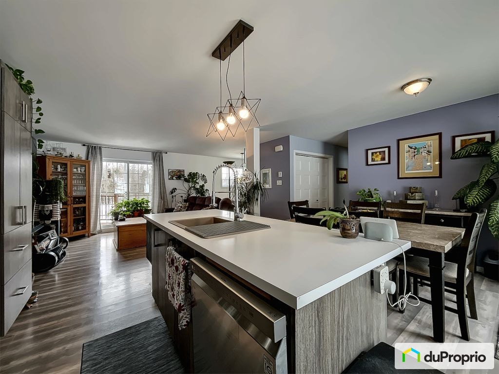 $549,900 - Bungalow for sale in Ste-Julienne — photo 1