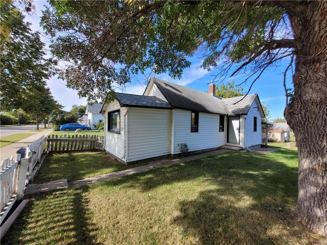2145 McDonald Avenue Brandon, Manitoba in Houses for Sale in Brandon - Image 2
