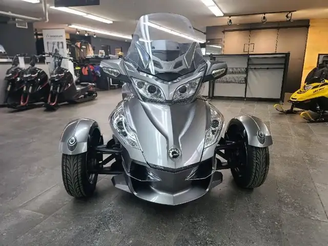 2012 Can-Am SPYDER RT-S SE5 MAGNESIUM in Sport Touring in Lanaudière - Image 5