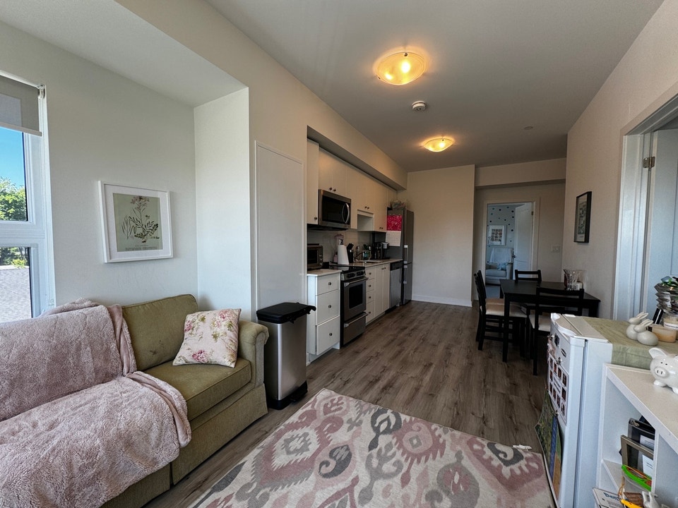 Charming 2 Bedroom Condo in Kitchener! (Unit 412) 3