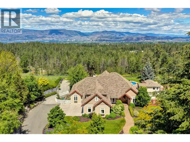 3672 Luxmoore Road Kelowna, British Columbia in Houses for Sale in Penticton - Image 2