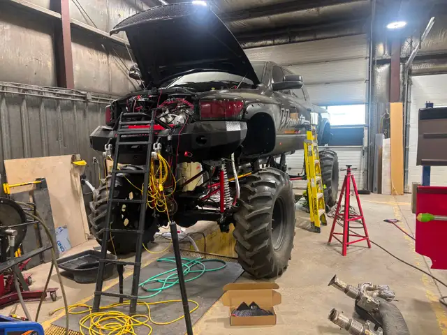 Mega truck528035783095111682